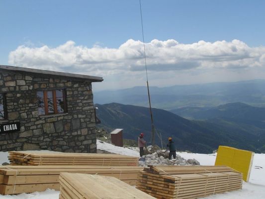 8.8. okolo 11.00 posledny let a 62 ton je tu
