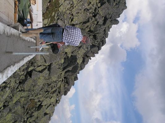 … beton do venca je tyce uz cakaju na drievko