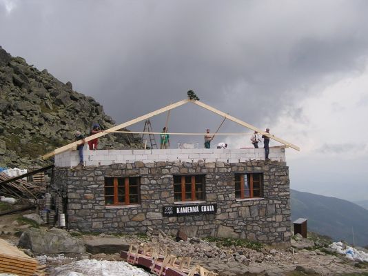 prva krokva je hore, vsetka cest nasim tesarom z lesnickej fakulty zo zvolena