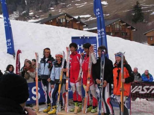 Pierra 2004 – ženské víťazsky- 1/SUI-Favre Mobillard 2/FR Favre Corina, Toigo C. 3/FROggeri D. Vaudey M. 4/A/Sk Hornegger Simone a ja – t.j.Pažítka