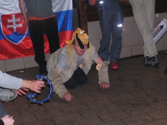 Psík Pluto vo výcviku- ľahni, popros , vypi!