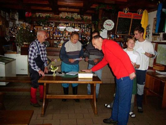Lacko z retranzačnej stanice tiež prišiel voliť na Kamienku